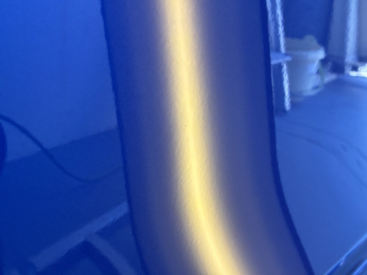 レヴォーグのドアに出来たヘコミのデントリペア作業後