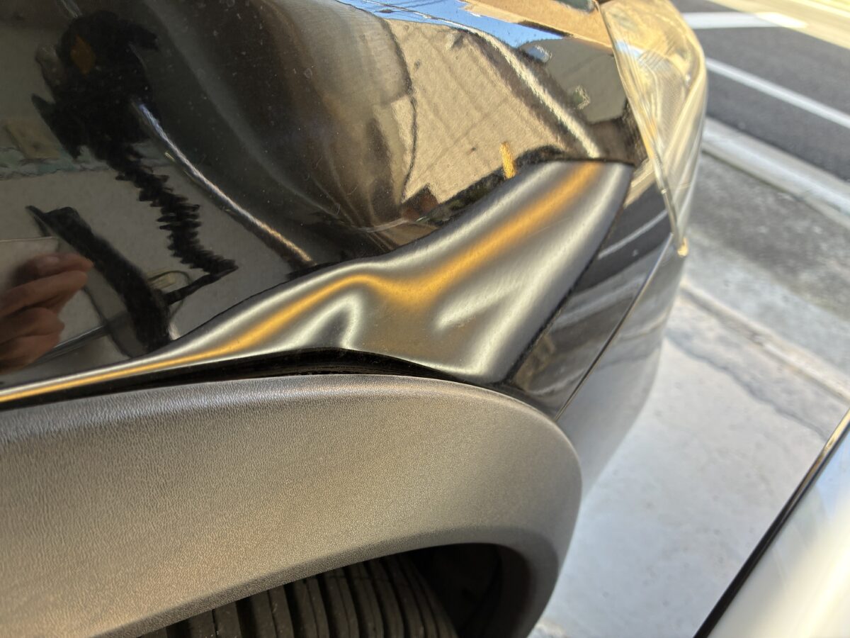 ボルボV60　フロントフェンダーのデントリペア