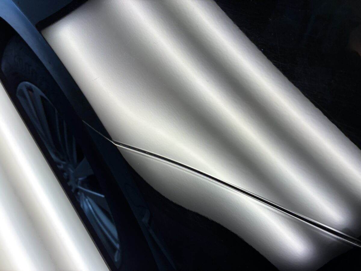 クラウンのリアフェンダーのデントリペア作業後