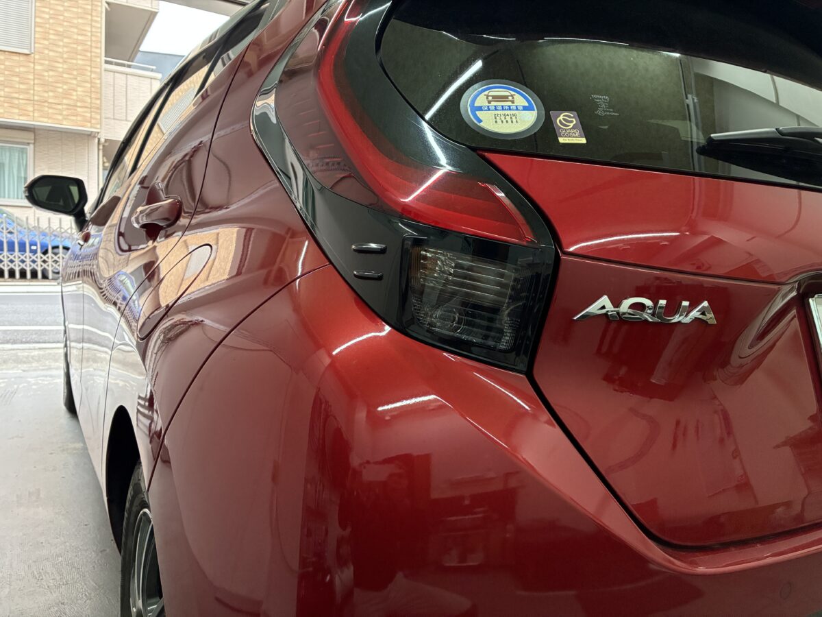 トヨタアクア　ドアにドアパンチ被害・・・