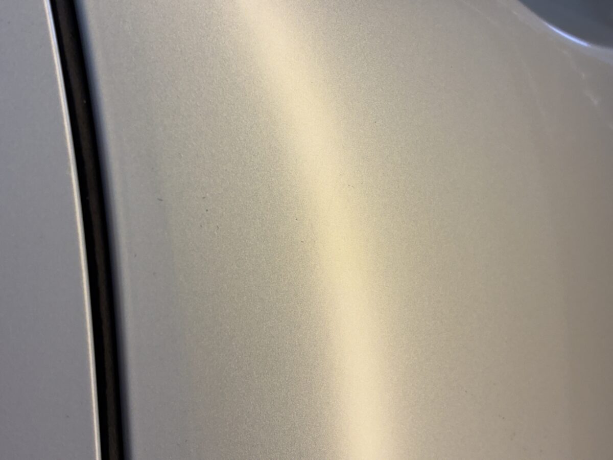 クラウンスポーツのドアのデントリペア