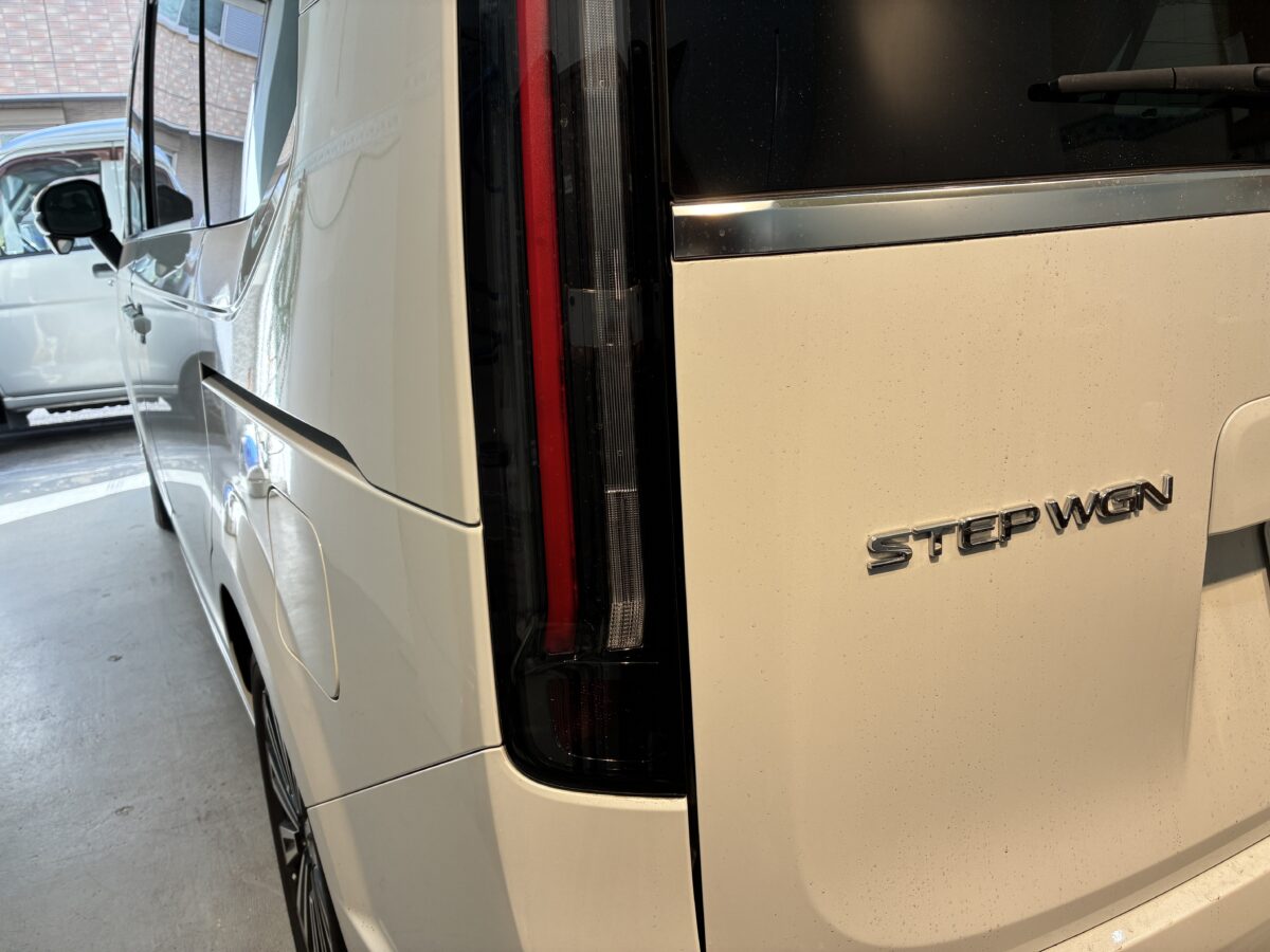 ステップワゴン　フロントガラス修理