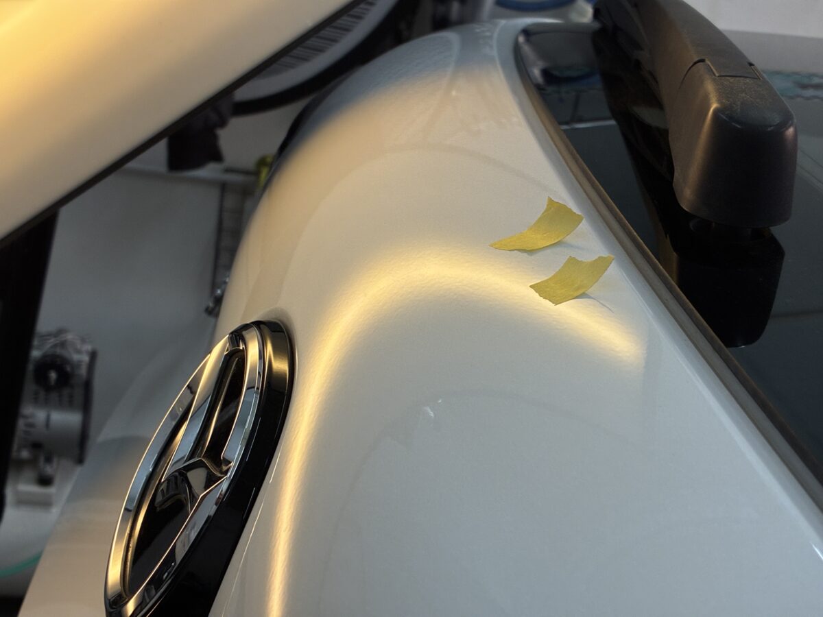 マツダ3 リアゲートのデントリペア作業後