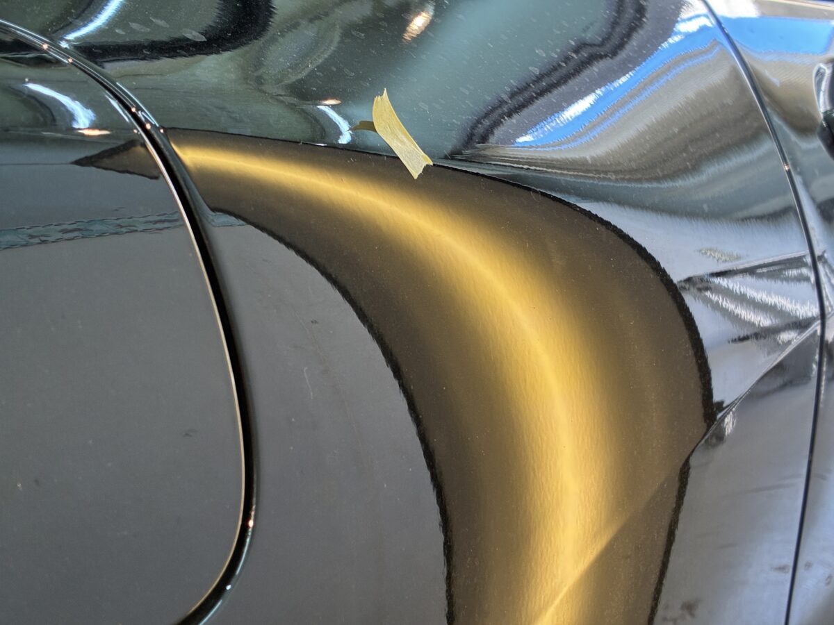 BMW840d　リアフェンダーのヘコミ修理