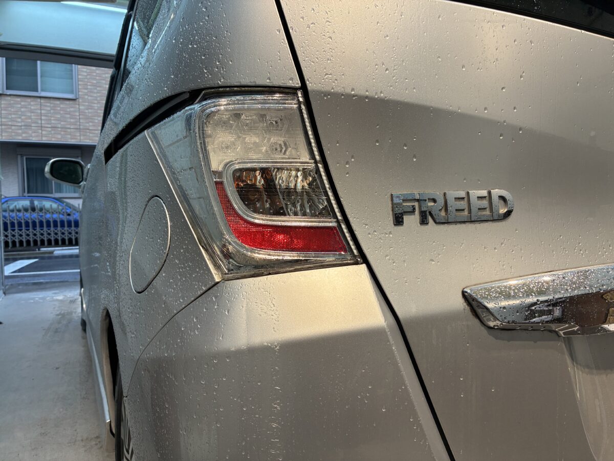 ホンダフリード　ガラスリペア