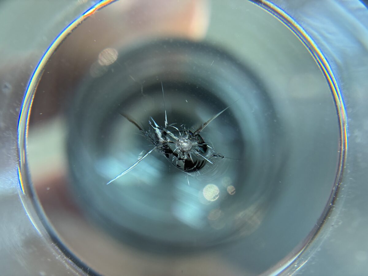 フロントガラス飛び石傷修理は早めに