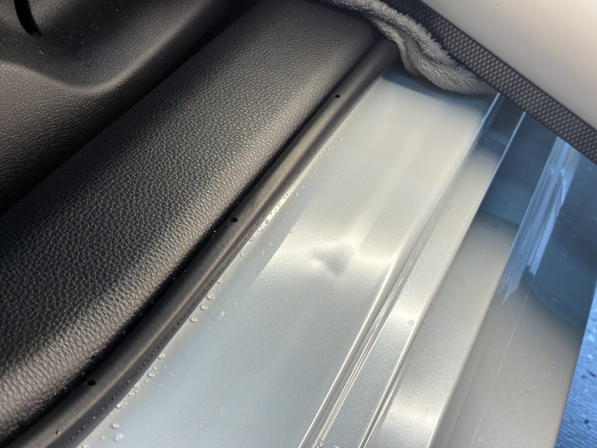 トヨタGRヤリス ステップ部のヘコミ修理