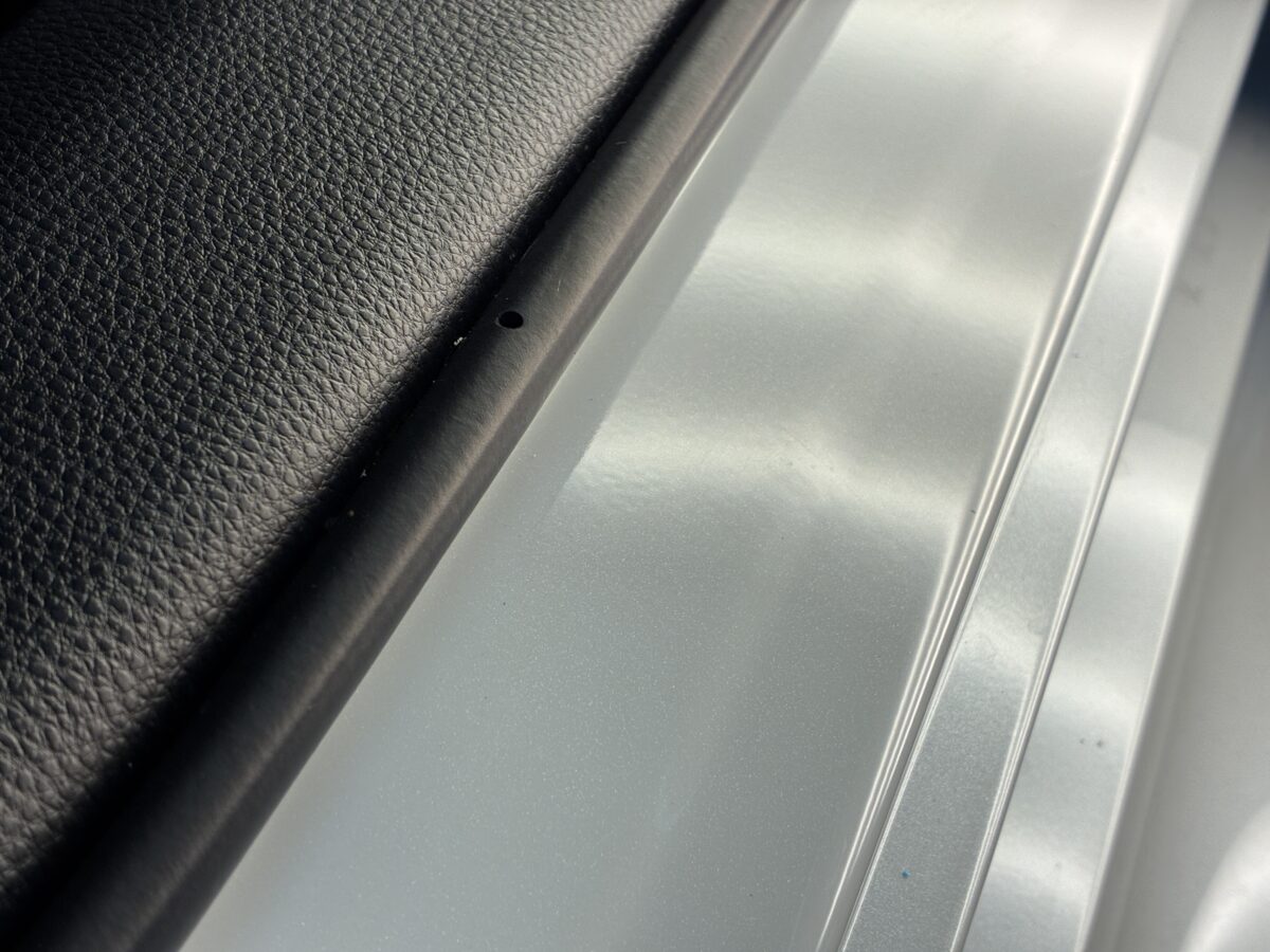 トヨタGRヤリス ステップ部のデントリペア